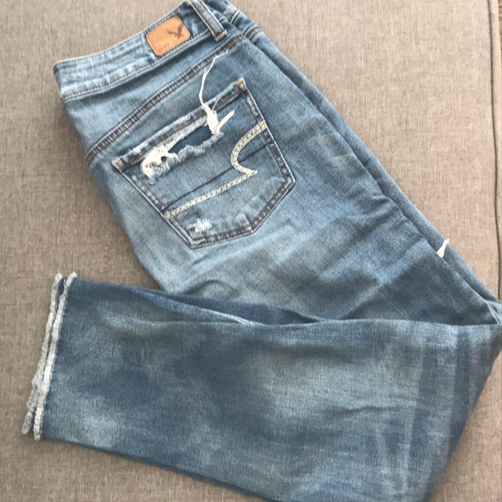 American Eagel Tomgirl jeans